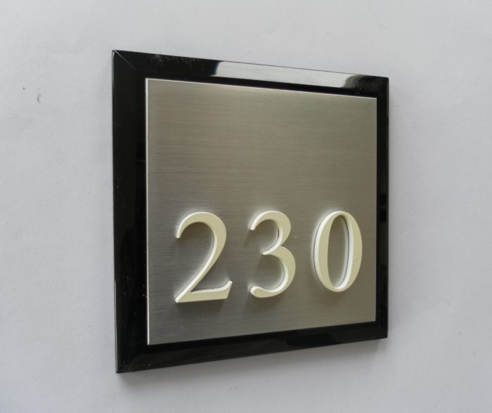 Numere Camera Segnaletica, targhe e numeri camera per hotel - Bosisio Sign